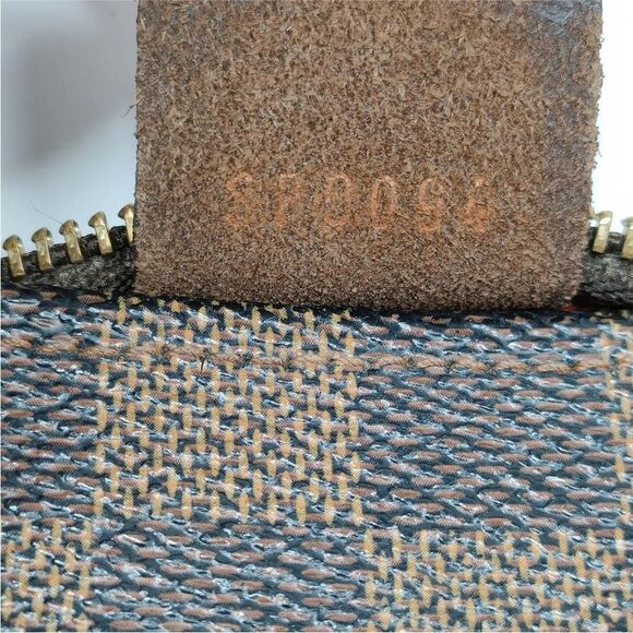 ✅AUTHENTIC✅LOUIS VUITTON TRUTH EBENE POUCH - Picture 12 of 14